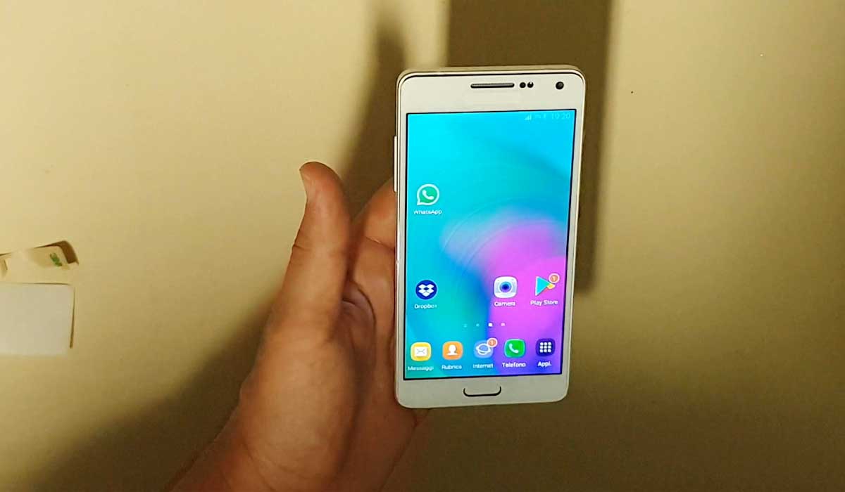 Come sostituire il display del Samsung Galaxy A5 (2015) SM-A500FU | GiovaTech