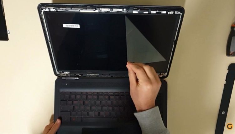 Come sostituire il display del PC portatile HP OMEN 15-ax214nl | GiovaTech